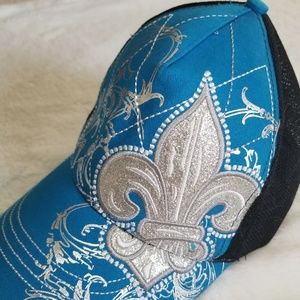 Fleur de lis Cap